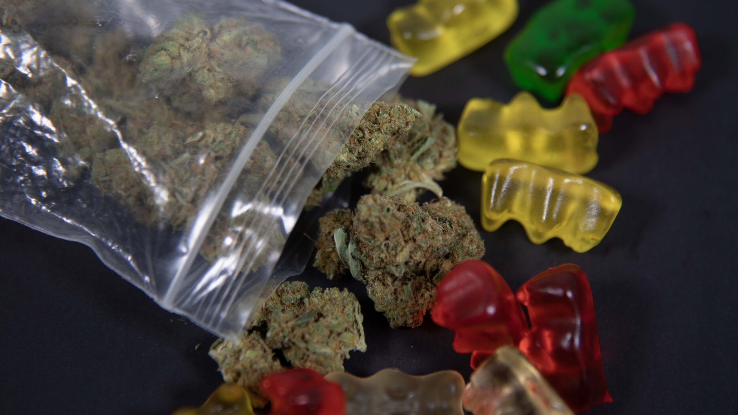 Ingesting vs. Smoking THC: Which Method Gets You Higher?